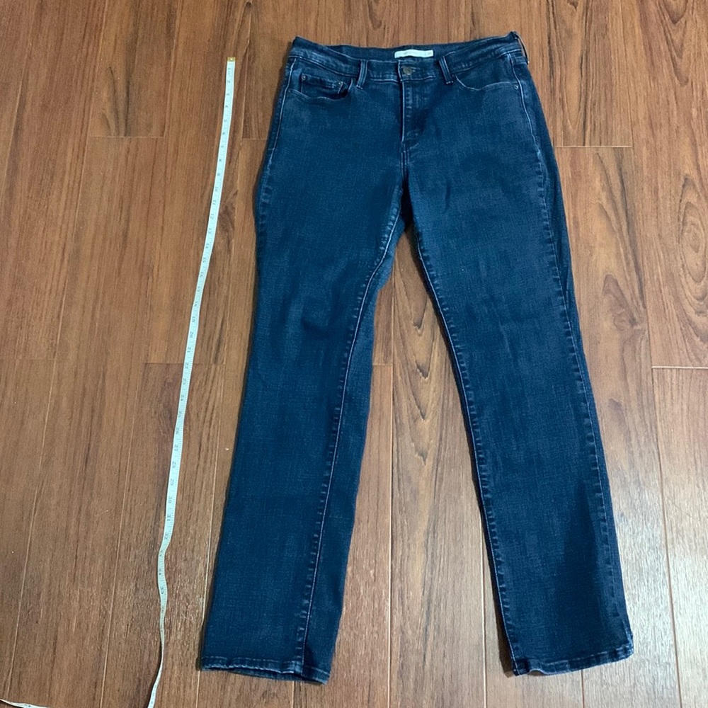 Levi Straight Leg Jeans